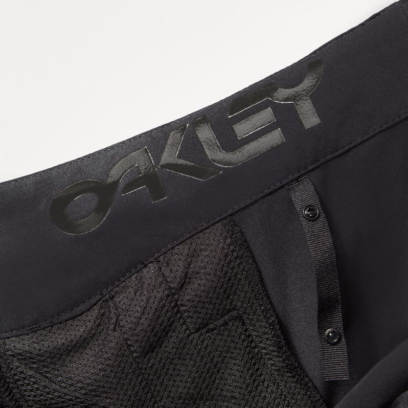 W Factory Pilot Lite Short Blackout Oakley2ZJX2776