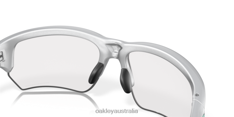 Flak Beta (Low Bridge Fit) Clear To Black Iridium Photochromic Lenses, Silver Frame Oakley2ZJX923