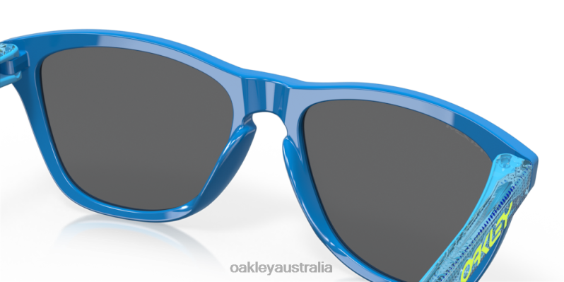 Frogskins (Low Bridge Fit) High Resolution Collection Prizm Black Lenses, Hi Res Polished Sapphire Frame Oakley2ZJX823
