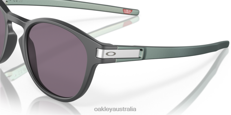 Latch (Low Bridge Fit) Prizm Grey Lenses, Matte Carbon Frame Oakley2ZJX910