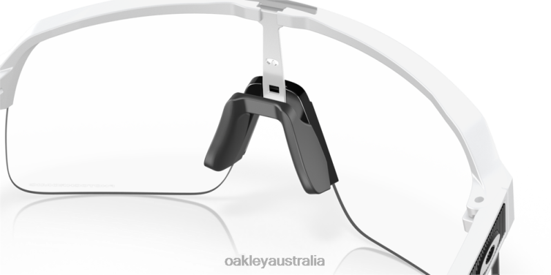 Sutro Lite (Low Bridge Fit) Clear To Black Iridium Photochromic Lenses, Matte White Frame Oakley2ZJX454