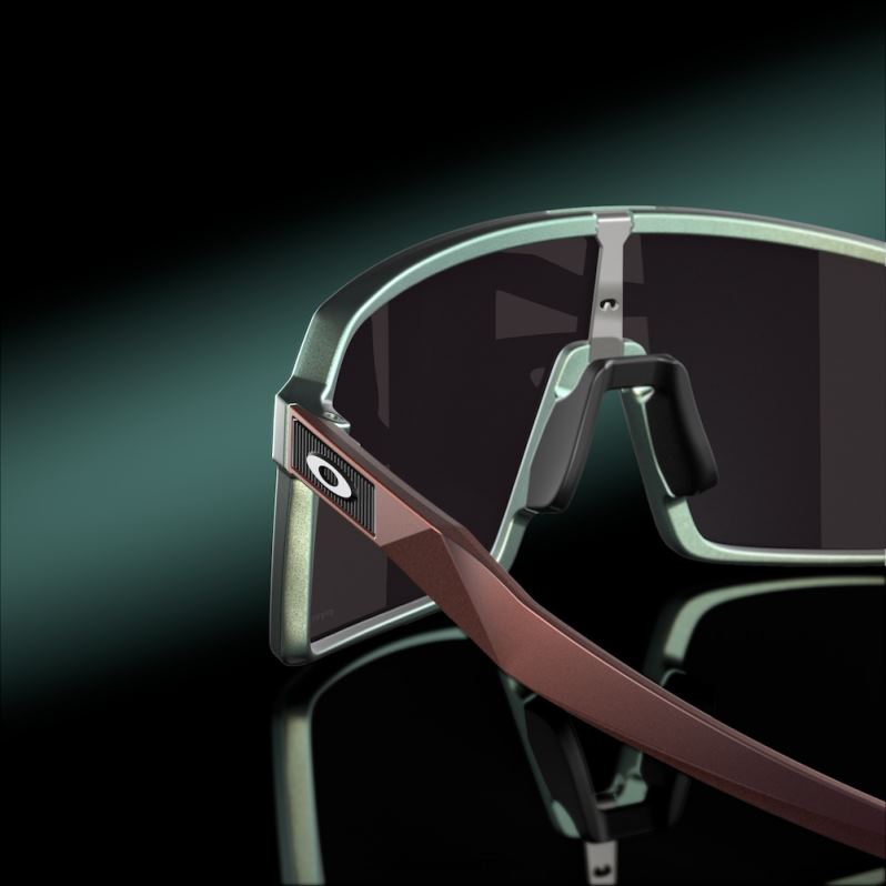 Sutro Verve Collection Prizm Grey Lenses, Verve Matte Silver/Blue Colorshift Frame Oakley2ZJX930